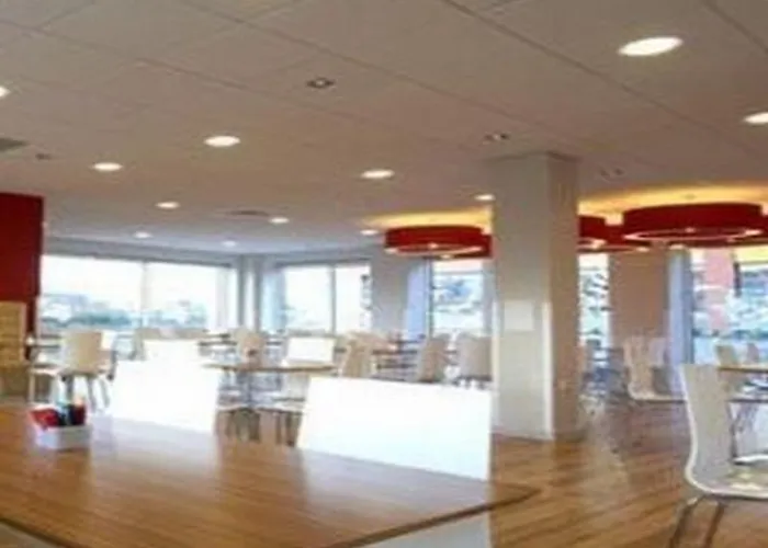 Travelodge Salford Quays 3* מנצ'סטר