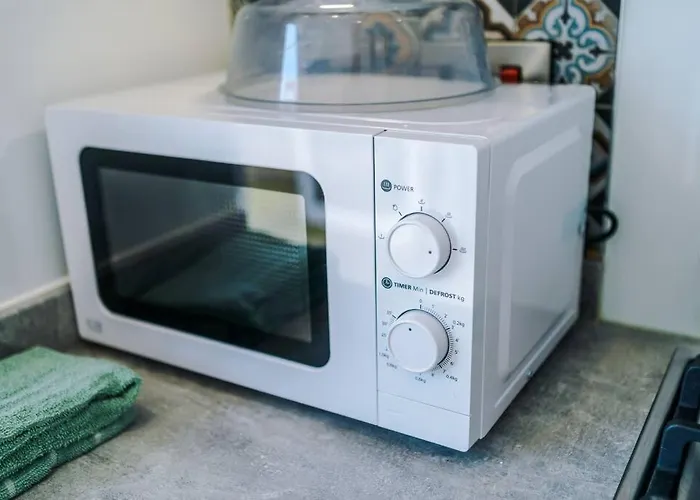 Apartment Sleeps 7, Stunning Home, Free Parking, Perfect For Groups, Long Term Disc *