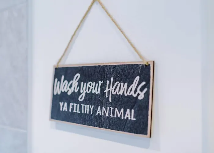 Apartment Sleeps 7, Stunning Home, Free Parking, Perfect For Groups, Long Term Disc