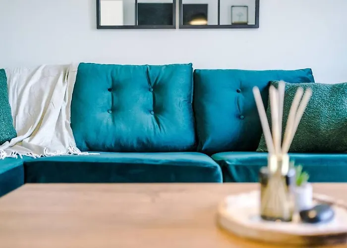 Sleeps 7, Stunning Home, Free Parking, Perfect For Groups, Long Term Disc