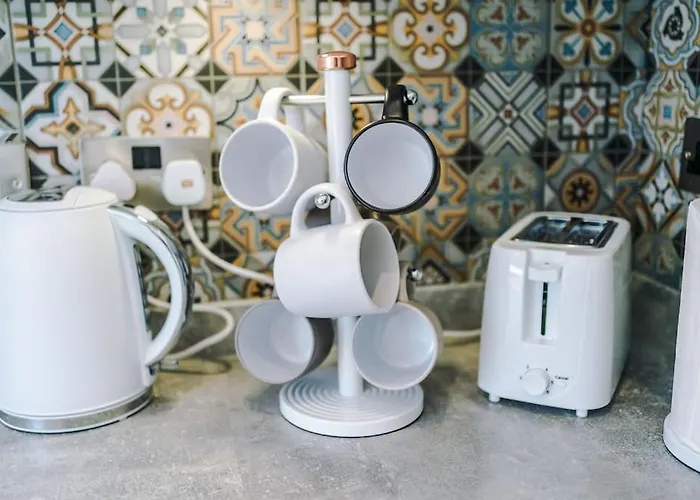 Apartment Sleeps 7, Stunning Home, Free Parking, Perfect For Groups, Long Term Disc Manchester