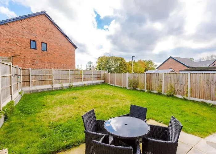 Sleeps 7, Stunning Home, Free Parking, Perfect For Groups, Long Term Disc Apartment *