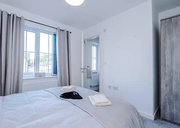 Apartment Sleeps 7, Stunning Home, Free Parking, Perfect For Groups, Long Term Disc Manchester