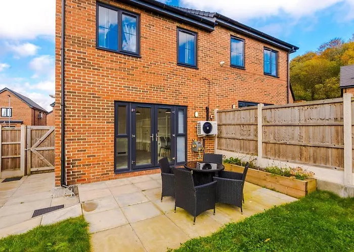 Sleeps 7, Stunning Home, Free Parking, Perfect For Groups, Long Term Disc * Manchester