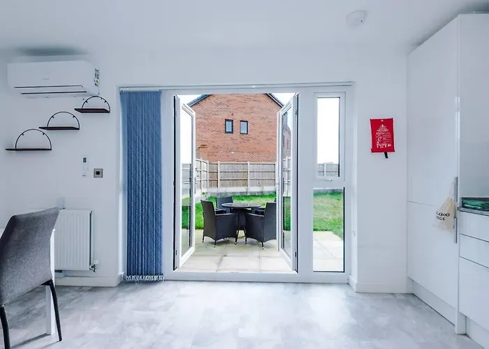 Apartment Sleeps 7, Stunning Home, Free Parking, Perfect For Groups, Long Term Disc Manchester