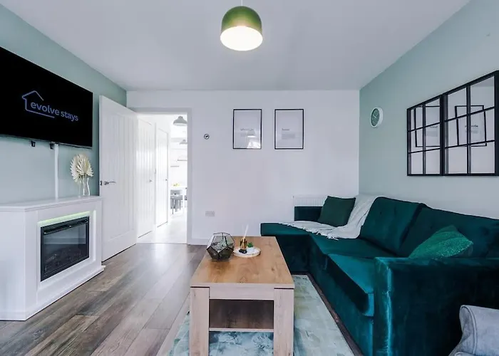 Sleeps 7, Stunning Home, Free Parking, Perfect For Groups, Long Term Disc Apartment *