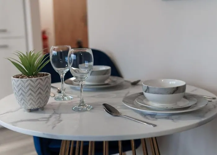 Free Parking Media-city By Superhost *