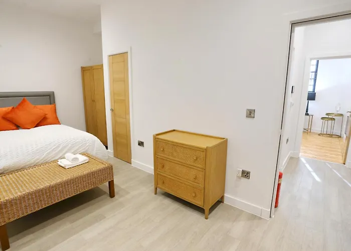 Beautiful Newly Built Flat - Walk To Centre - Pass The Keys 아파트