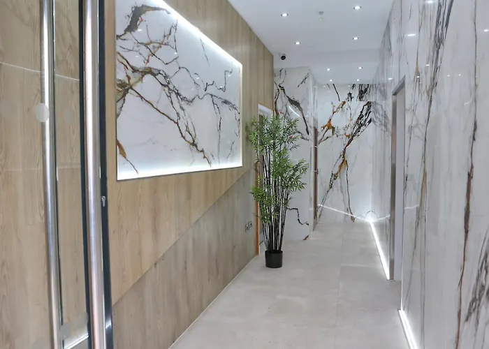 Beautiful Newly Built Flat - Walk To Centre - Pass The Keys *