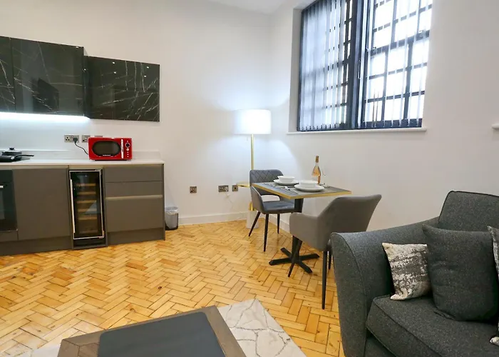 Beautiful Newly Built Flat - Walk To Centre - Pass The Keys *