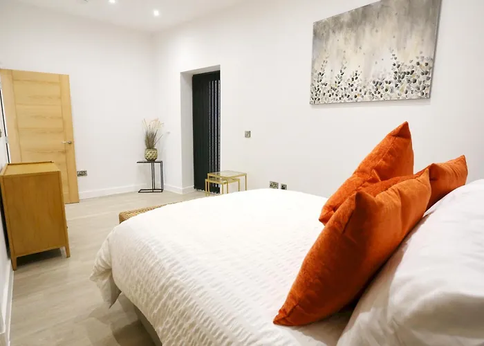 Beautiful Newly Built Flat - Walk To Centre - Pass The Keys