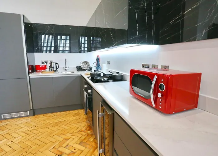 Beautiful Newly Built Flat - Walk To Centre - Pass The Keys