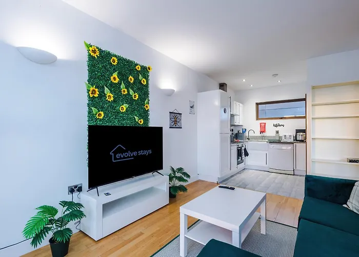 Sleeps 8, Duplex Apartment, Pool Table, Balcony X2, Long Term Disc, Perfect For Groups Apartman Manchester