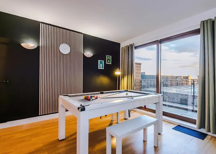 Sleeps 8, Duplex Apartment, Pool Table, Balcony X2, Long Term Disc, Perfect For Groups Appartamento