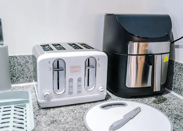 Apartman Sleeps 8, Duplex Apartment, Pool Table, Balcony X2, Long Term Disc, Perfect For Groups