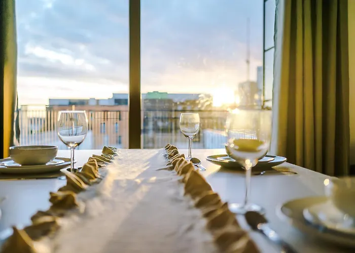 Sleeps 8, Duplex Apartment, Pool Table, Balcony X2, Long Term Disc, Perfect For Groups Apartman Manchester