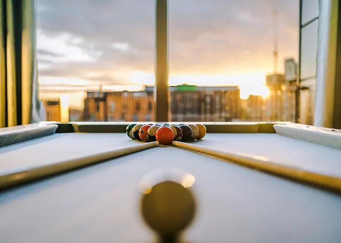 Sleeps 8, Duplex Apartment, Pool Table, Balcony X2, Long Term Disc, Perfect For Groups