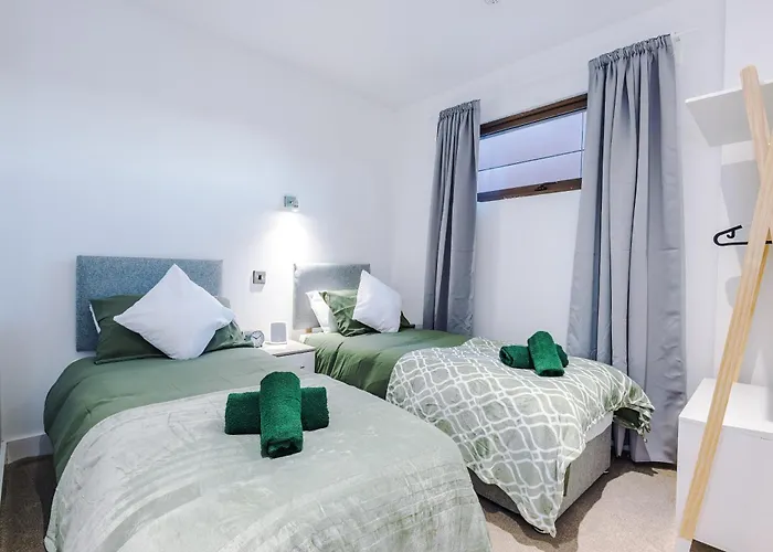 Sleeps 8, Duplex Apartment, Pool Table, Balcony X2, Long Term Disc, Perfect For Groups Appartamento