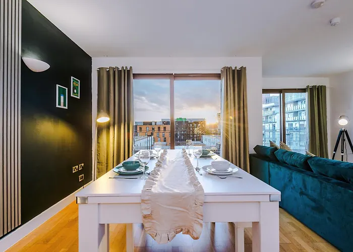 아파트 Sleeps 8, Duplex Apartment, Pool Table, Balcony X2, Long Term Disc, Perfect For Groups *