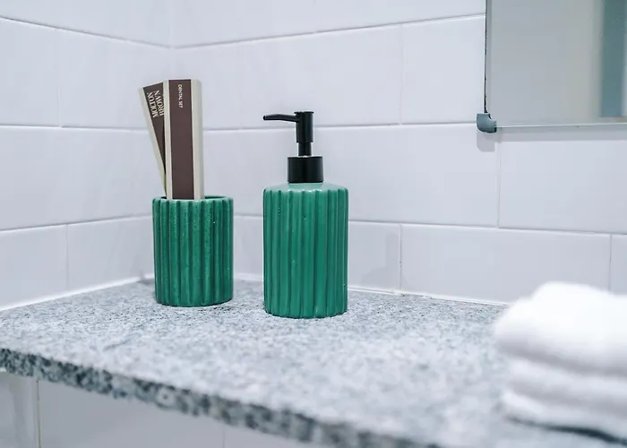 Sleeps 8, Duplex Apartment, Pool Table, Balcony X2, Long Term Disc, Perfect For Groups 아파트 맨체스터