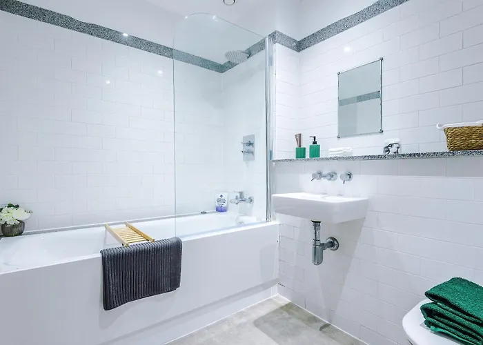 Appartamento Sleeps 8, Duplex Apartment, Pool Table, Balcony X2, Long Term Disc, Perfect For Groups