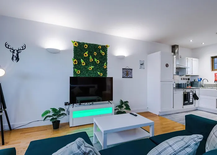 Sleeps 8, Duplex Apartment, Pool Table, Balcony X2, Long Term Disc, Perfect For Groups