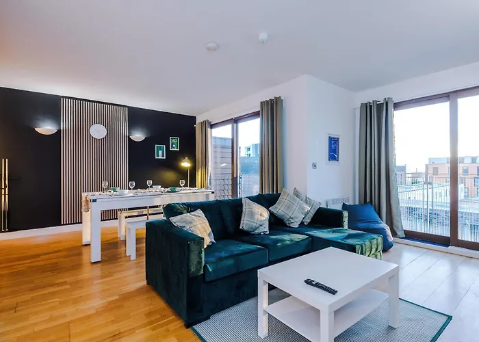 Appartamento Sleeps 8, Duplex Apartment, Pool Table, Balcony X2, Long Term Disc, Perfect For Groups *