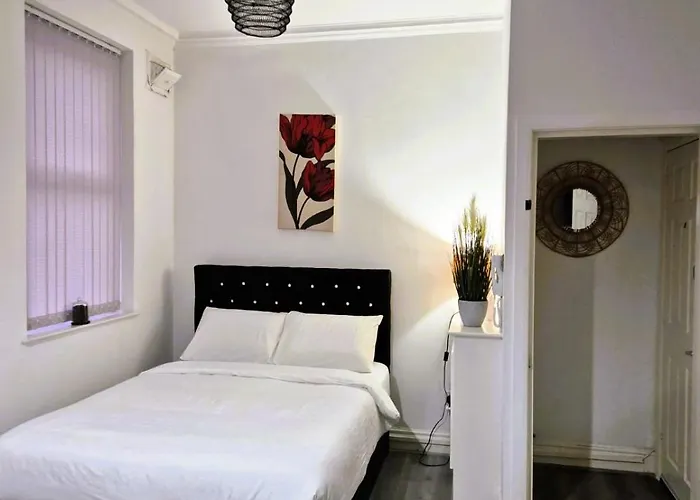 Affordably Elegant Close To Coop Live, Etihad Stadium And Centre *