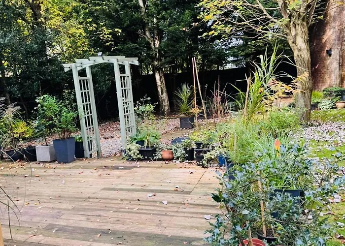 The Secret Garden Retreat With Hot Tub