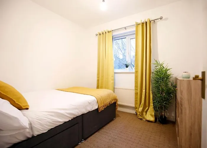 Stunning 4-bedroom Didsbury Lägenhet *