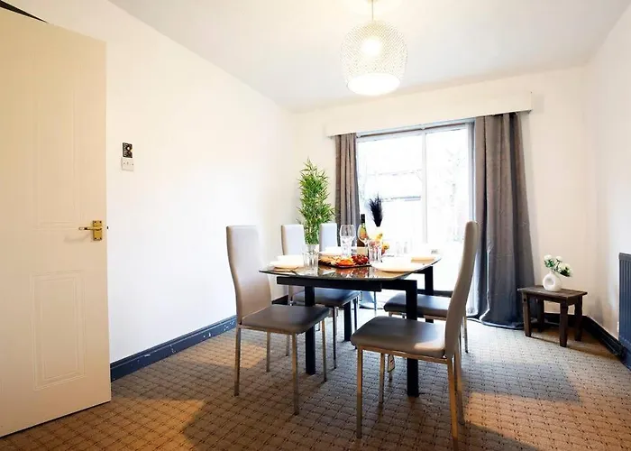 Lägenhet Stunning 4-bedroom Didsbury *