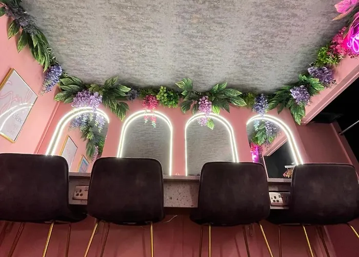 Manchester's Only Private Party For 12 With Makeup 4*