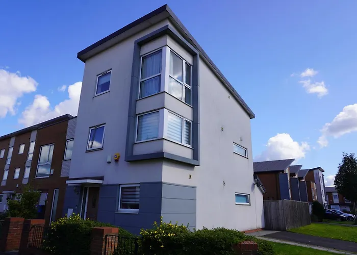 Luxury - Pick A - Free Parking & Kitchen Access, Near Etihad Stadium, The Coop Live & Piccadilly Station, 民宿 *