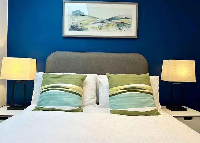 Stunning Centre Duplex With Free Parking 아파트