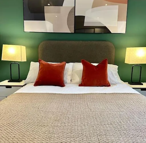 Stunning Centre Duplex With Free Parking 아파트 *