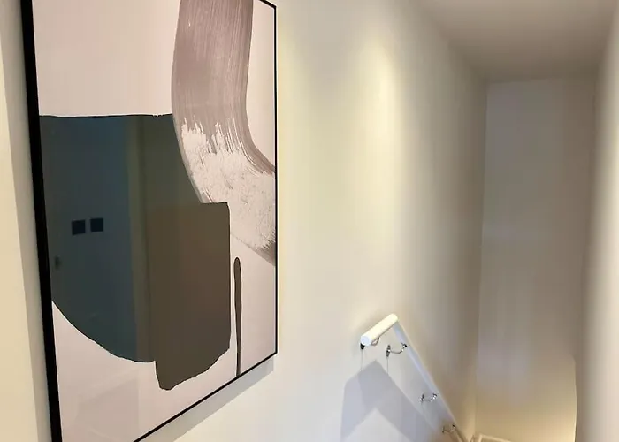 Stunning Centre Duplex With Free Parking