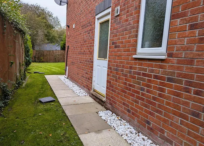 Spacious 4 Bed Riverside *
