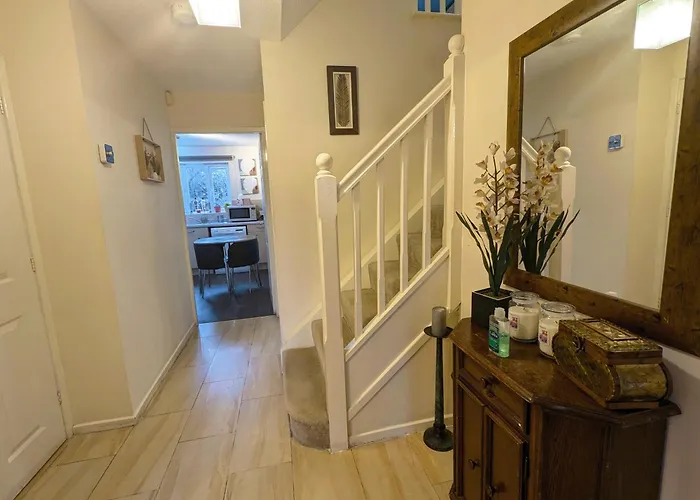 Spacious 4 Bed Riverside