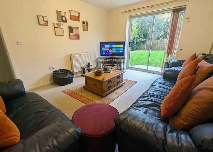 Spacious 4 Bed Riverside *