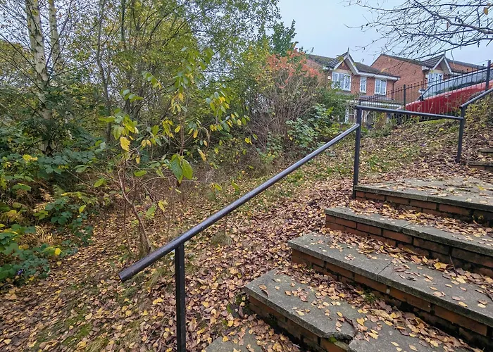 Spacious 4 Bed Riverside