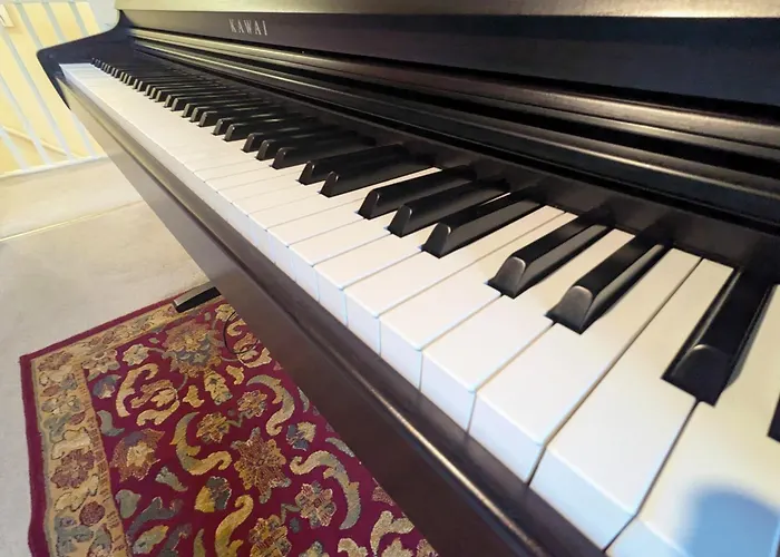 Spacious 4 Bed Riverside Ferienhaus