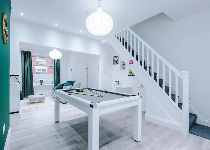 Apartamento Sleeps 6, Pool Table, Free Parking, Perfect For Groups, Long Term Disc *