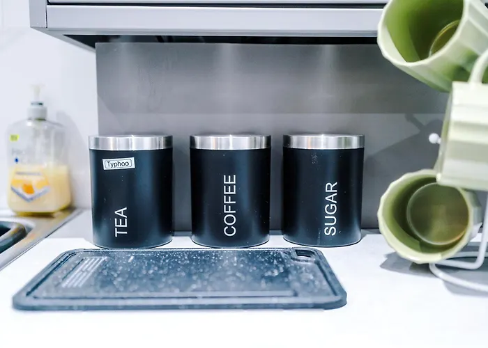 Daire Sleeps 6, Pool Table, Free Parking, Perfect For Groups, Long Term Disc Manchester