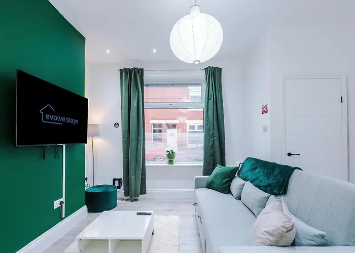 Sleeps 6, Pool Table, Free Parking, Perfect For Groups, Long Term Disc Apartamento