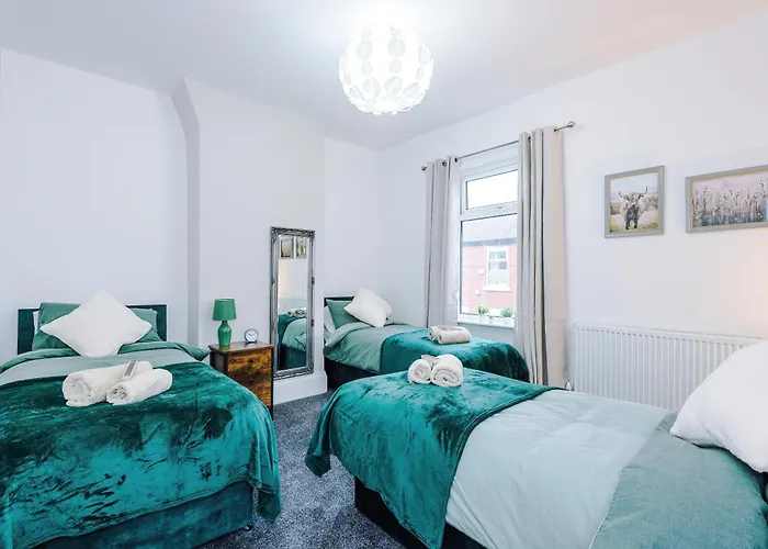 Daire Sleeps 6, Pool Table, Free Parking, Perfect For Groups, Long Term Disc