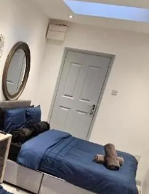 Hot Tub Hideaway * Manchester