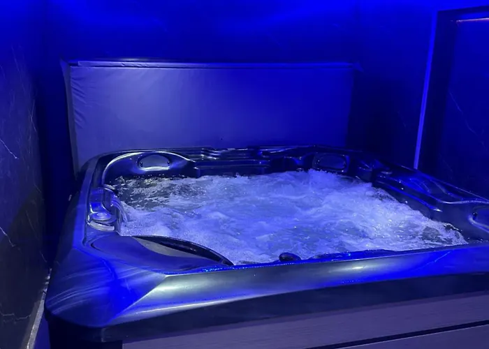 Tatil Evi Hot Tub Hideaway *