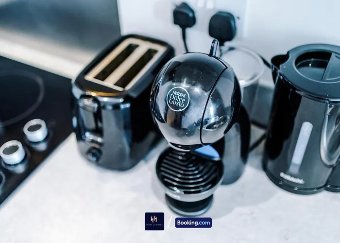 Modern 1 Bed With Balcony By Host A Apartament *