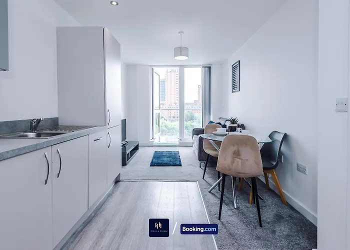 Modern 1 Bed With Balcony By Host A * 맨체스터
