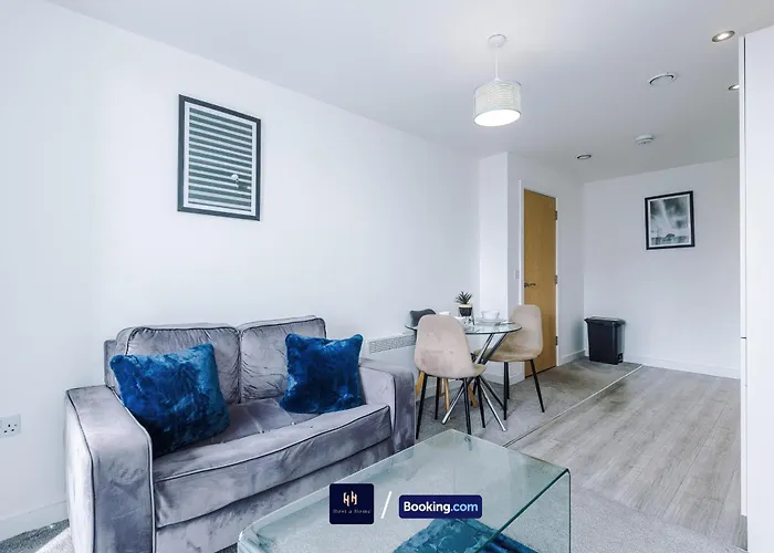 Modern 1 Bed With Balcony By Host A